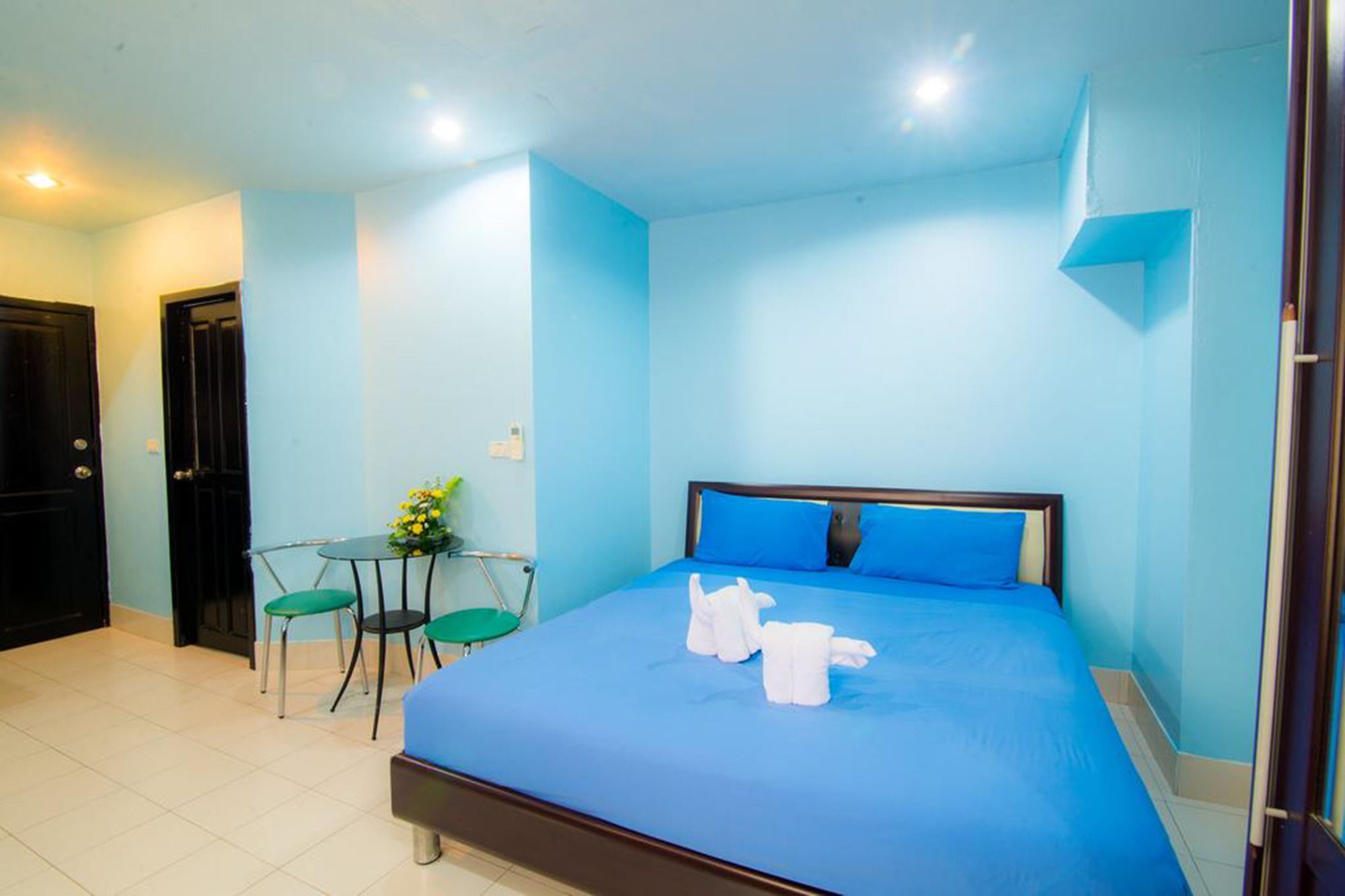 De Apartment Pattaya Exteriör bild