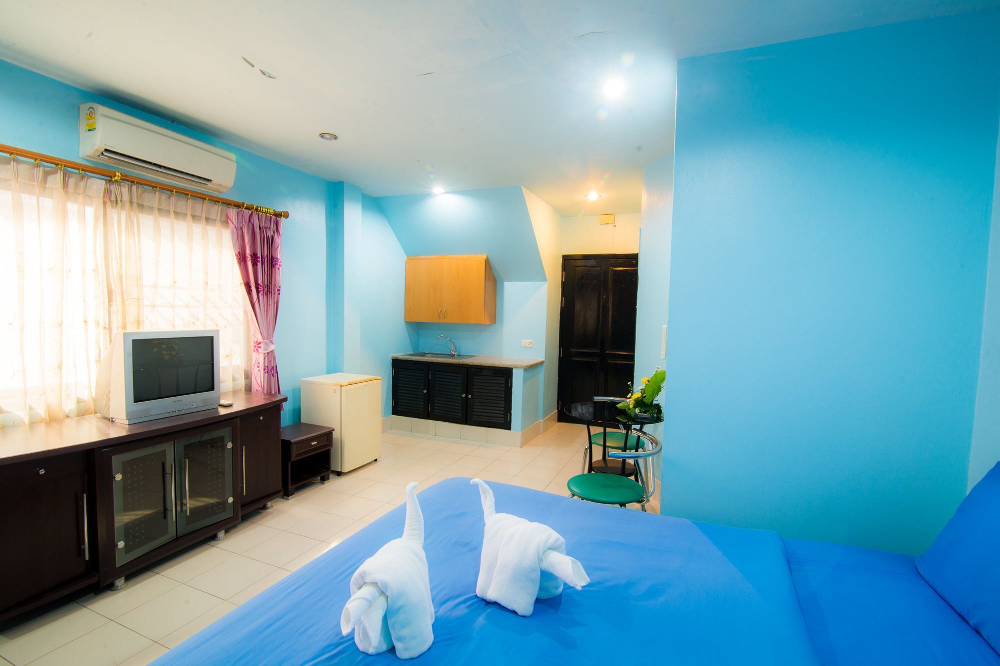 De Apartment Pattaya Exteriör bild